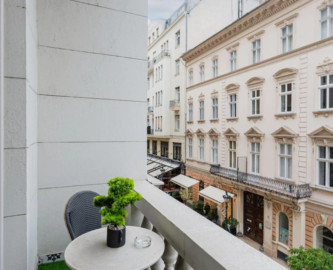 Basilica View Prime Apartment With Free Parking Budapest