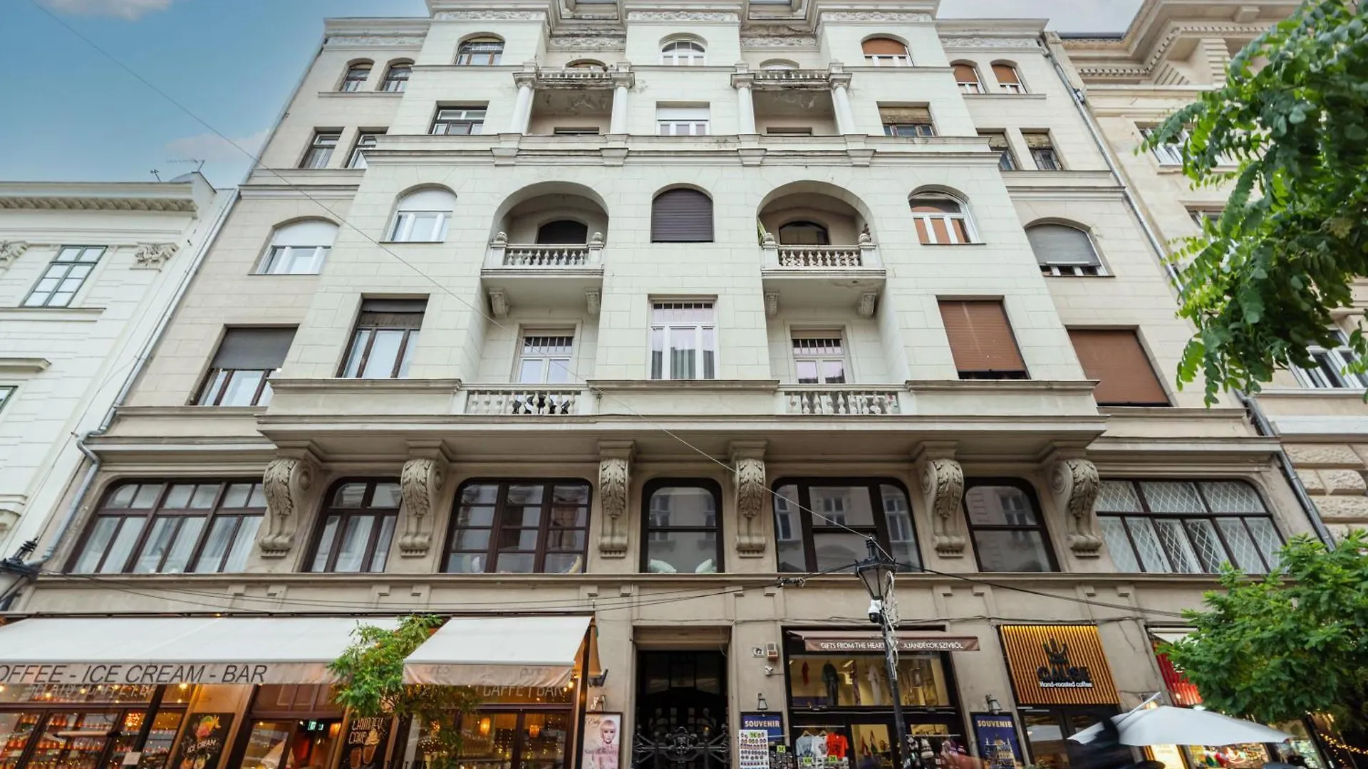 Basilica View Prime Apartment With Free Parking Budapest