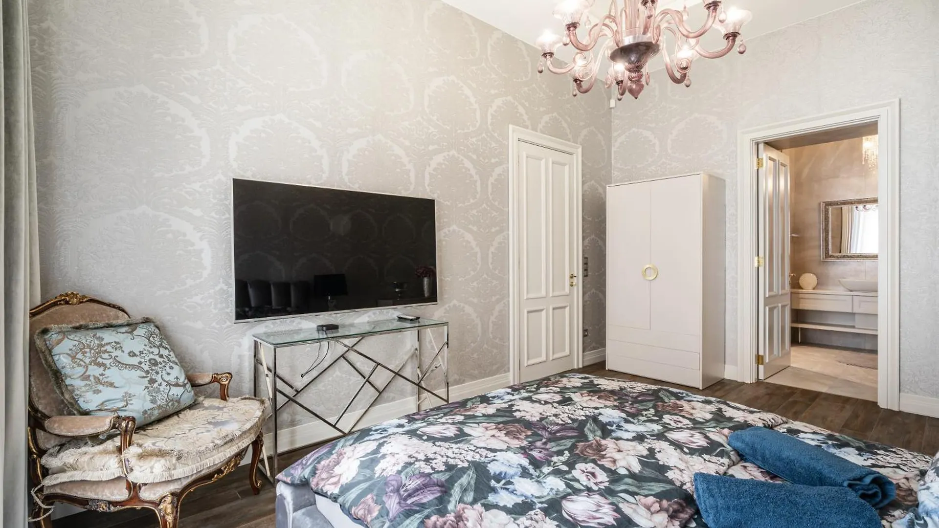 Basilica View Prime Apartment With Free Parking Budapest